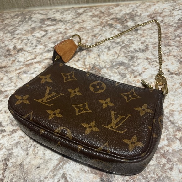 100% Authentic! LV Monogram Mini Pochette Bag w/ Box, & Dustbag Made in France - Picture 6 of 13
